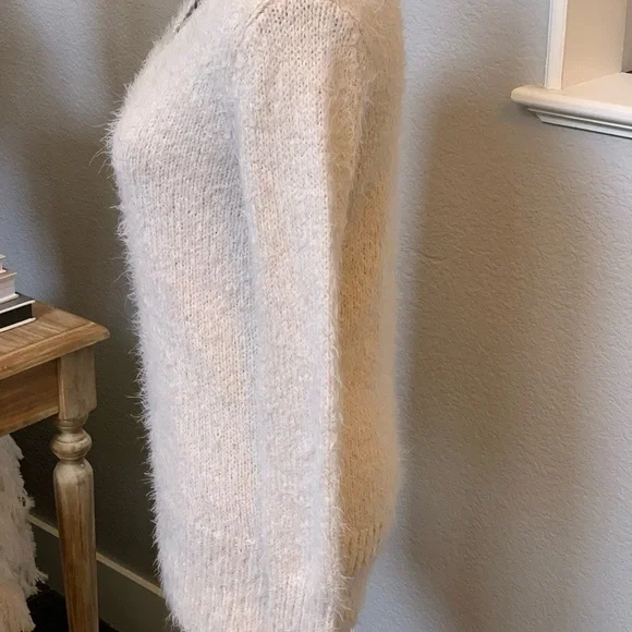 Abercrombie & Fitch Long Sleeve Sweater - Picture 4 of 8